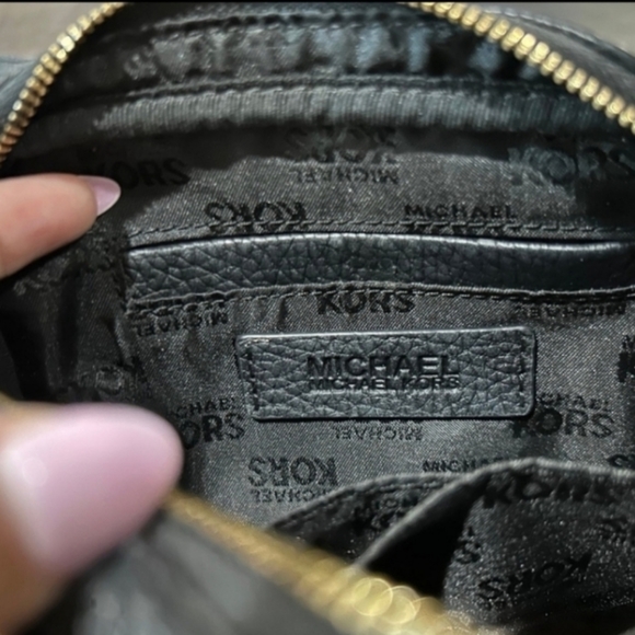 Michael Kors leather crossbody(0130) - Picture 2 of 5